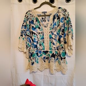 Democracy Size XL Beautiful Blue and Green Floral Lace Blouse.